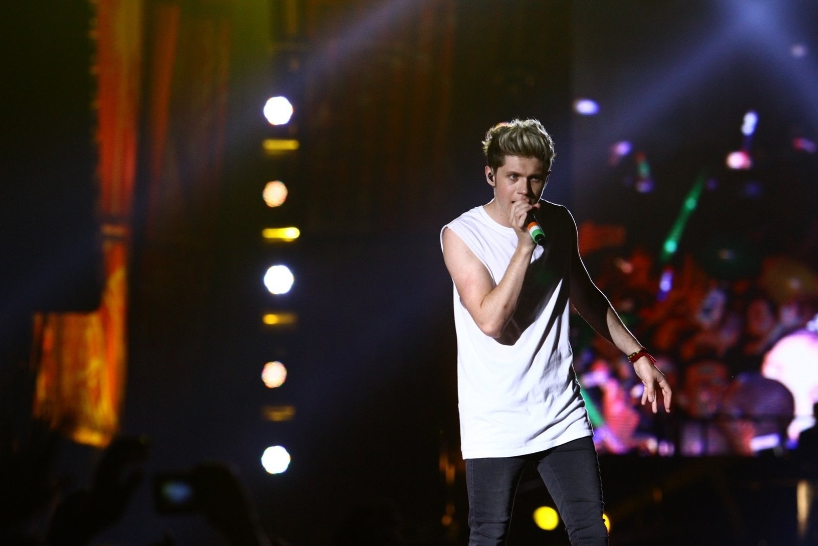 8.mai.2014 - Banda One Direction faz o primeiro show de sua carreira no Brasil, no Parque dos Atletas, no Rio - Raphel Mesquita/Foto Rio News