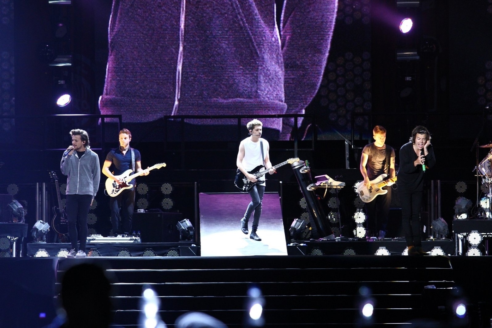 8.mai.2014 - Banda One Direction faz o primeiro show de sua carreira no Brasil, no Parque dos Atletas, no Rio - Raphel Mesquita/Foto Rio News