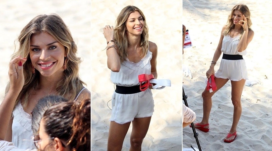 8.mai.2014 - Grazi Massafera grava comercial de sandálias em praia do Rio