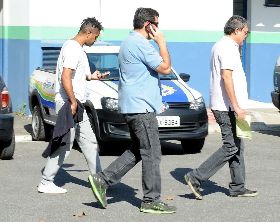 8.mai.2014 - Jair Oliveira, filho de Jair Rodrigues, chega ao IML de Cotia, no interior de São Paulo - Francisco Cepeda/AgNews