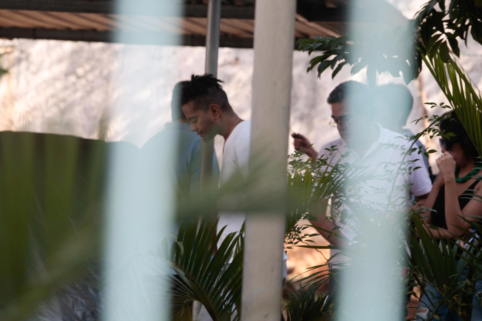 8.mai.2014 - Jair Oliveira, filho de Jair Rodrigues, no IML de Cotia, no interior de São Paulo. No Facebook, ele agradeceu as mensagens e disse que "conviveu com um anjo" - Leonardo Franco