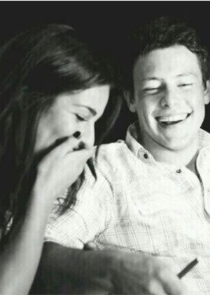 No dia que Cory Monteith completaria 32 anos, Lea Michele posta foto com o ator