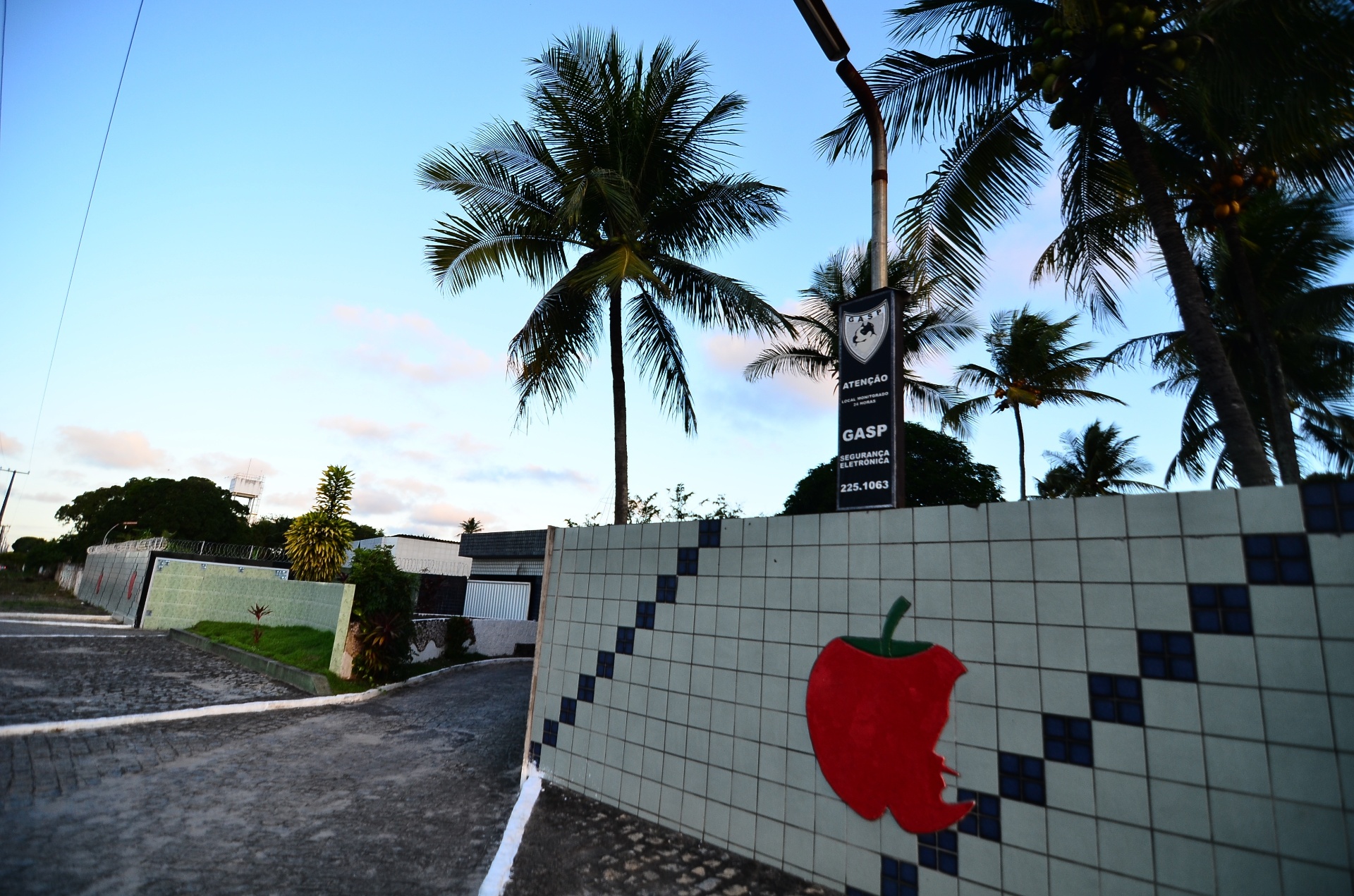 12.mai.2014 - Motel Roda Viva, em João Pessoa, que hoje fica no lugar onde antigamente funcionava a casa de prostituição mencionada na letra de "Puteiro em João Pessoa", da  banda Raimundos; música completa 20 anos - Rizemberg/Agência & Studio