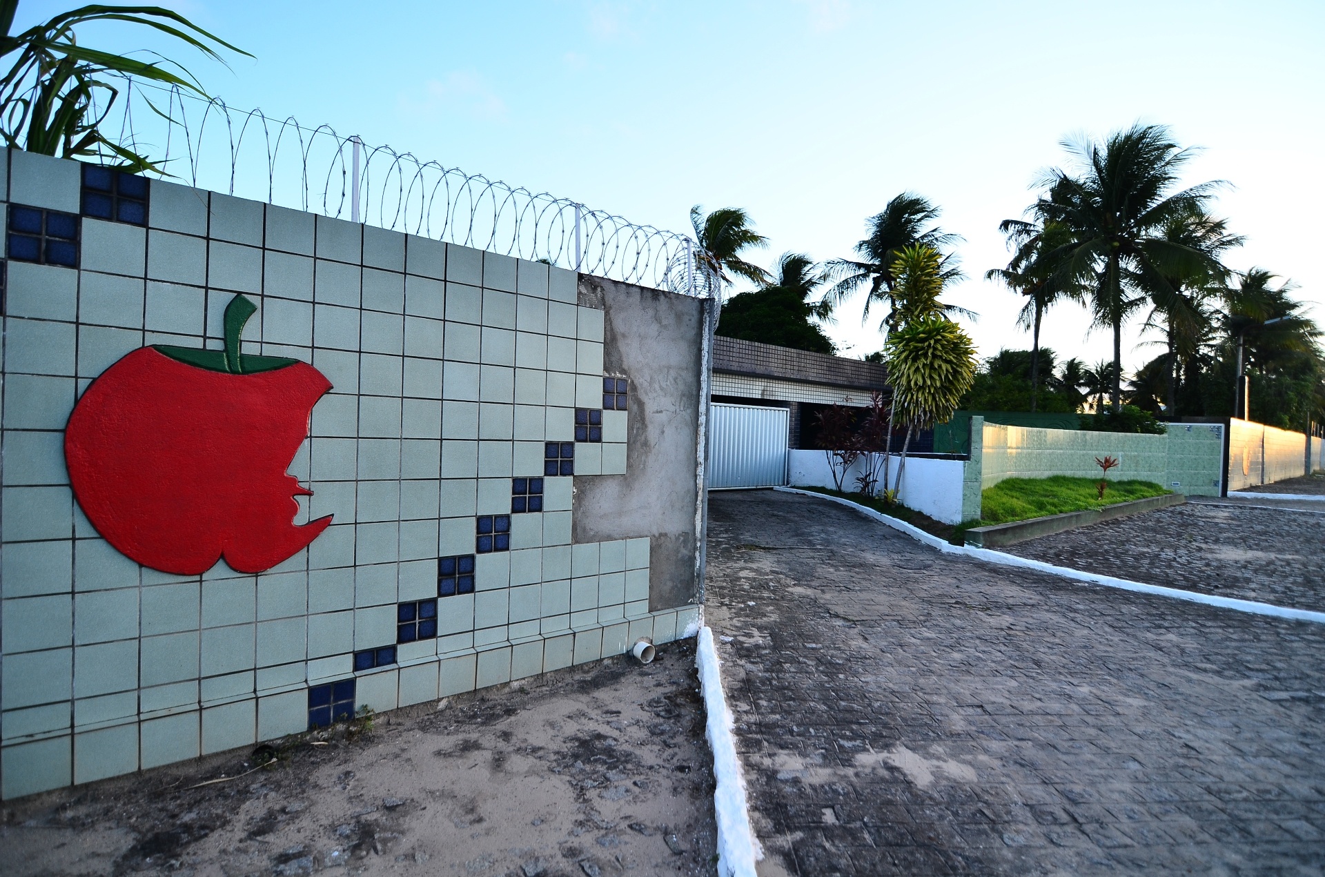 12.mai.2014 - Motel Roda Viva, em João Pessoa, que hoje fica no lugar onde antigamente funcionava a casa de prostituição mencionada na letra de "Puteiro em João Pessoa", da  banda Raimundos; música completa 20 anos - Rizemberg/Agência & Studio