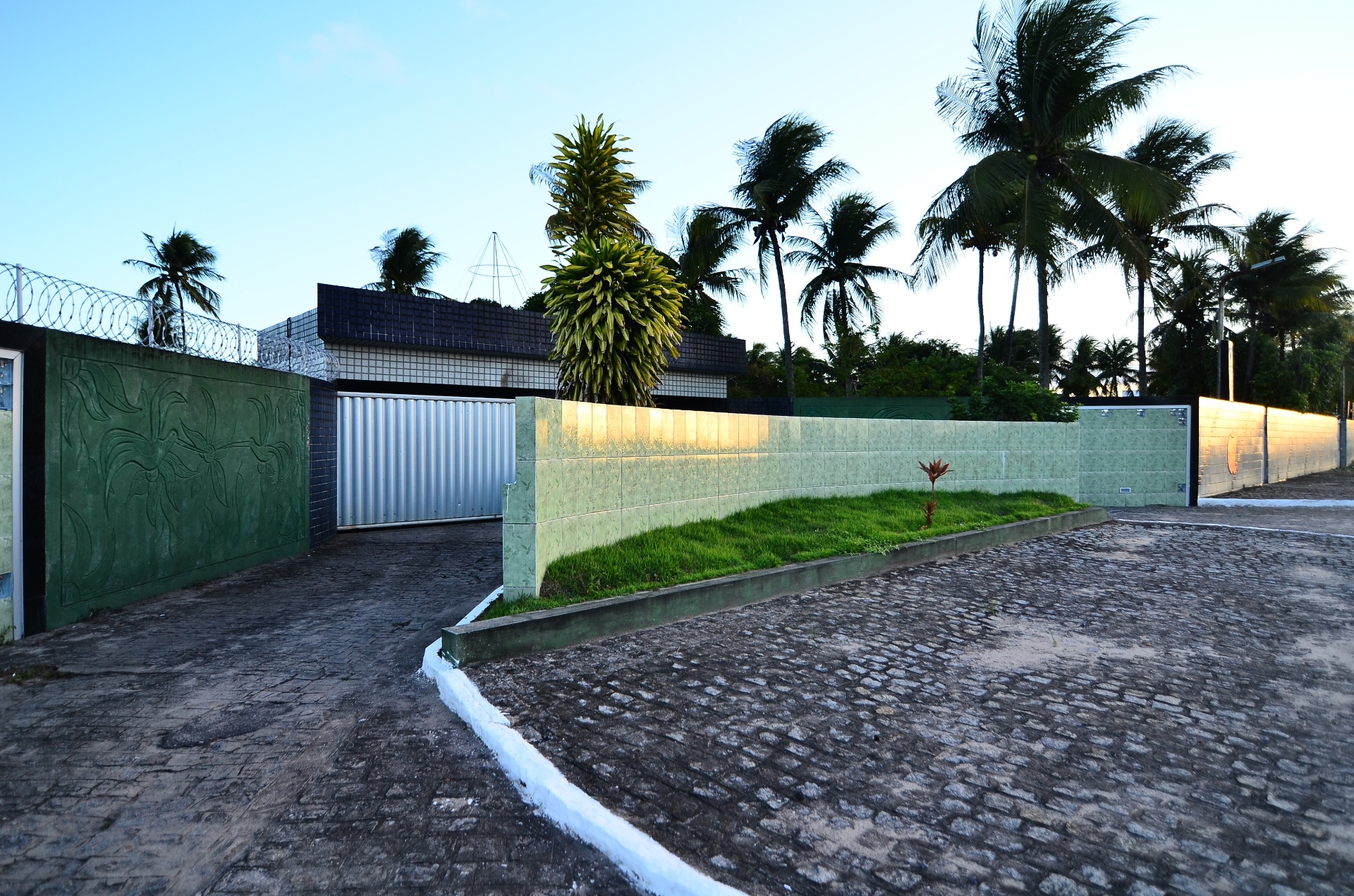 12.mai.2014 - Motel Roda Viva, em João Pessoa, que hoje fica no lugar onde antigamente funcionava a casa de prostituição mencionada na letra de "Puteiro em João Pessoa", da  banda Raimundos; música completa 20 anos - Rizemberg/Agência & Studio