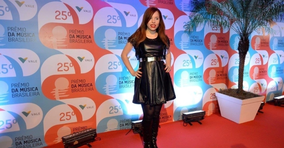 14.mai.2014 - A filha da cantora Baby do Brasil, Zabelê, vai ao 25º Prêmio da Música Brasileira no Rio de Janeiro