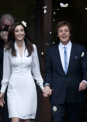 9.out.2011 - O ex-Beatle Paul McCartney se casa com a milionária americana Nancy Shevell, em Londres - Kieran Doherty/Reuters