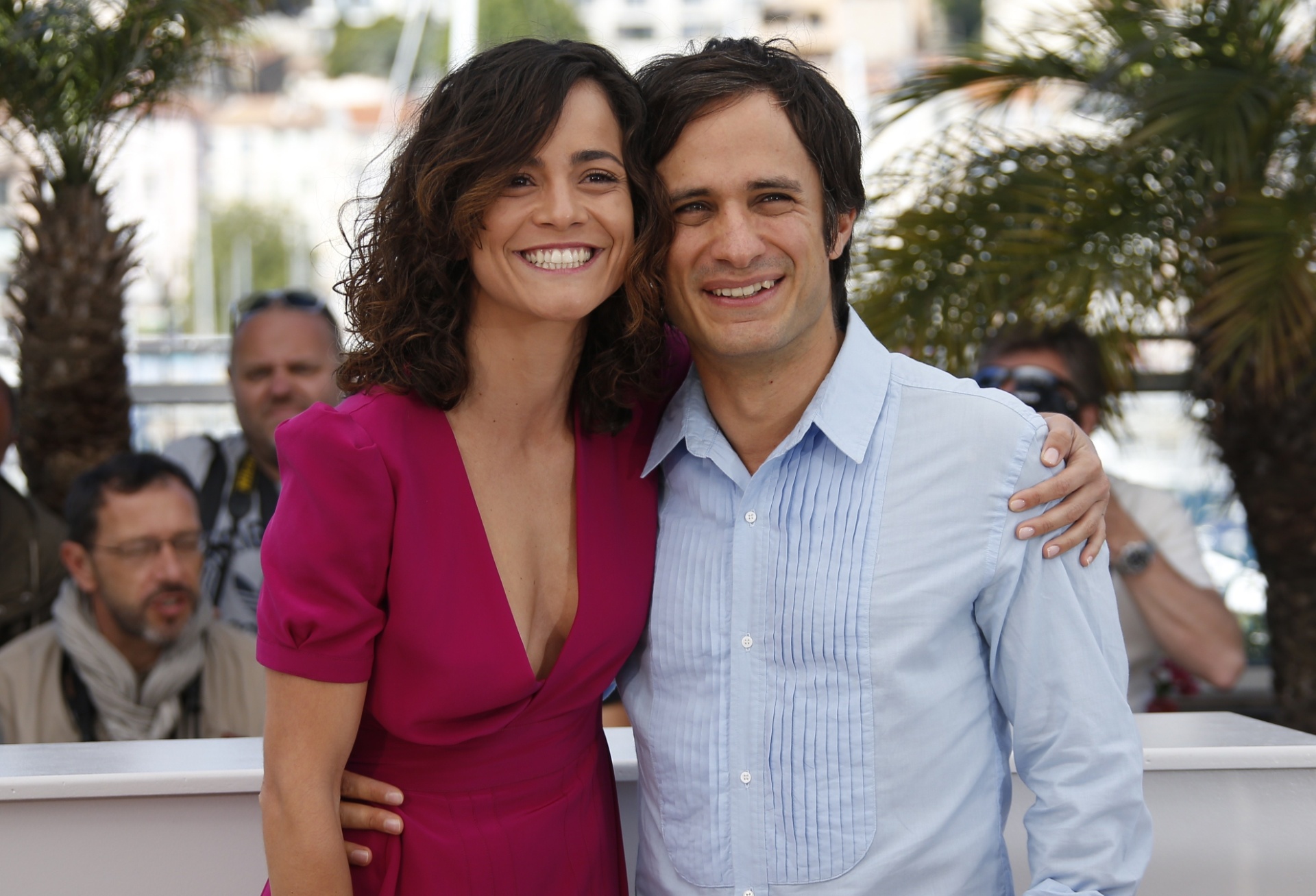 18.mai.2014 - Alice Braga e Gael Garcia Bernal na sessão de fotos do filme "El Ardor" - AFP