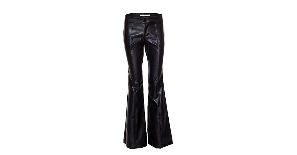 Calça em "couro sintético" (material sintético com aparência de couro), da Ateen. Preço sugerido: R$ 798. Informações: www.ateen.com.br| Preço e disponibilidade pesquisados em maio de 2014 e sujeitos a alterações - Divulgação