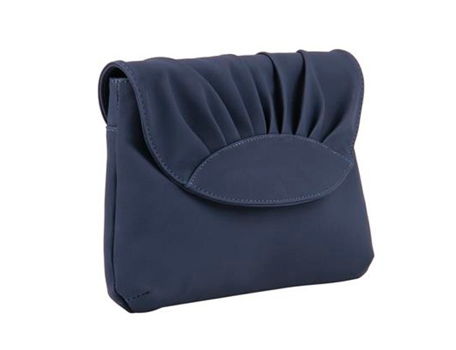 Bolsa carteira em nobuck azul, da Shoestock. Preço: 169,90. Informações: www.shoestock.com.br. | Preço e disponibilidade pesquisados em maio de 2014 e sujeitos a alterações - Divulgação