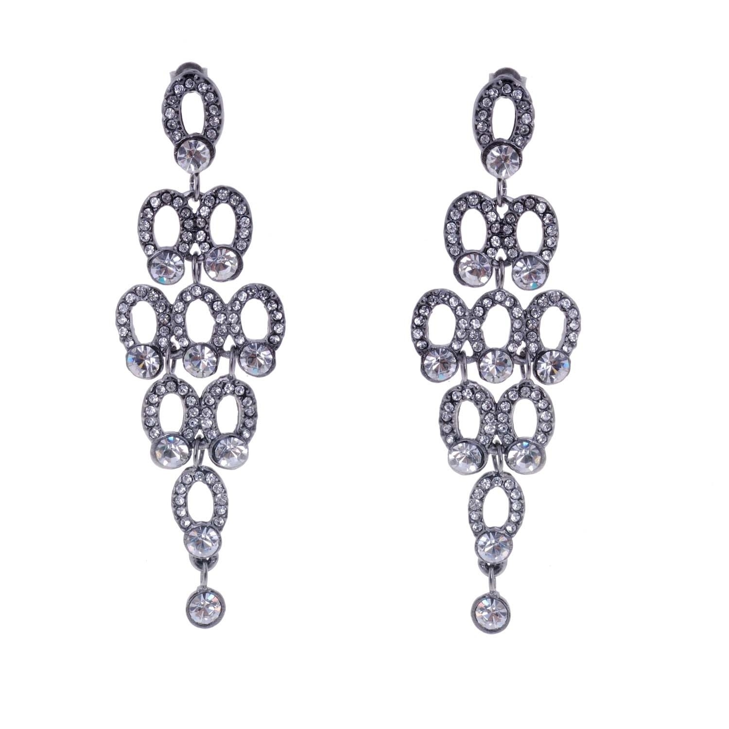 Brinco comprido com strass, da Balonè. Preço: xx. Informações: www.balone.com.br | Preço e disponibilidade pesquisados em maio de 2014 e sujeitos a alterações - Divulgação