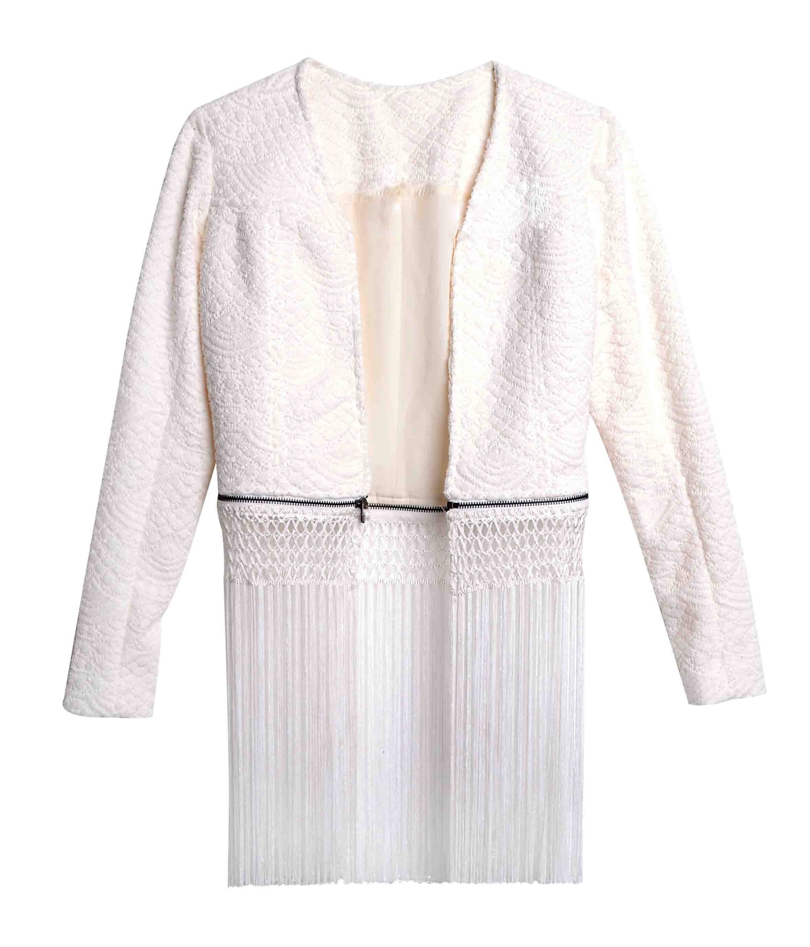 Jaqueta branca com texturas e franjas, da Dress To. Preço: R$ 399. Informações: www.dressto.com.br - Divulgação