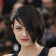 22.mai.2014 - Asia Argento mostra tatuagens e músculos em Cannes. A atriz levou ao festival sua nova aventura na direção com o filme "Incompresa" - AFP