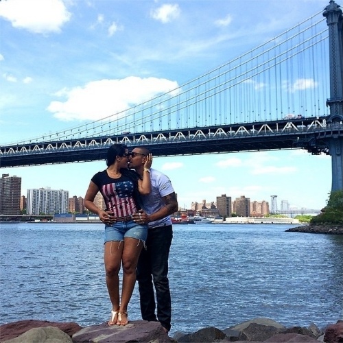 22.mai.2014 - Em viagem a Nova York, Ellen Cardoso mostrou uma foto romântica ao lado do marido Naldo Benny em seu Instagram