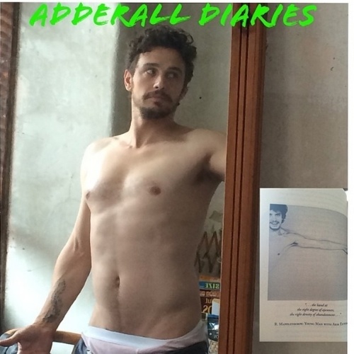 22.mai.2014 - James Franco compartilhou em seu Instagram selfie onde aparece sem camisa e com parte da cueca aparecendo