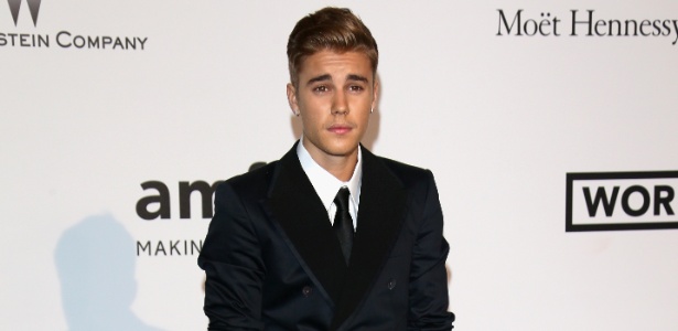 Justin Bieber na edição do baile de gala da amfAR em Cap d'Antibe, na França, durante o Festival de Cannes