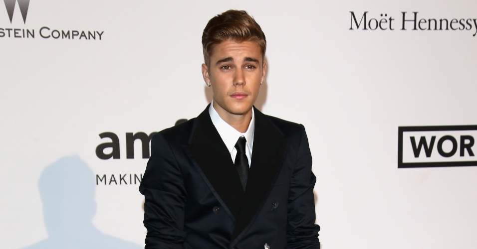 22.mai.2014 - Justin Bieber na edição do baile de gala da amfAR em Cap d'Antibe, na França, durante o Festival de Cannes