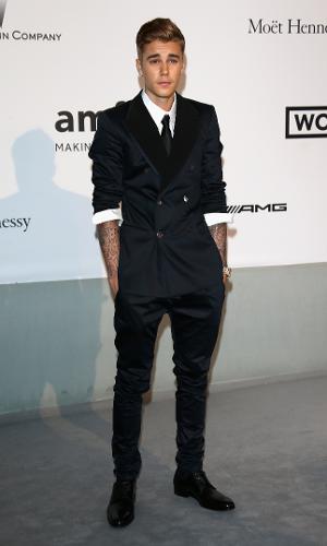 22.mai.2014 - Justin Bieber na edição do baile de gala da amfAR em Cap d'Antibe, na França, durante o Festival de Cannes
