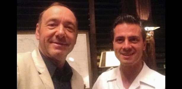 Kevin Spacey tira selfie com o presidente do México Enrique Pena