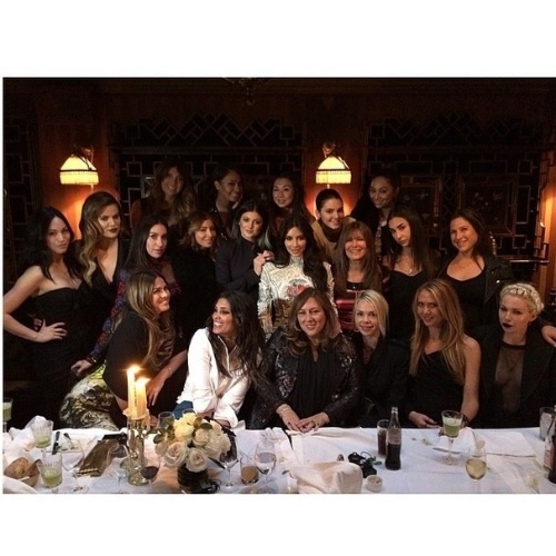 22.mai.2013 - Kim Kardashian reuniu um grupo de amigas para sua despedida de solteira