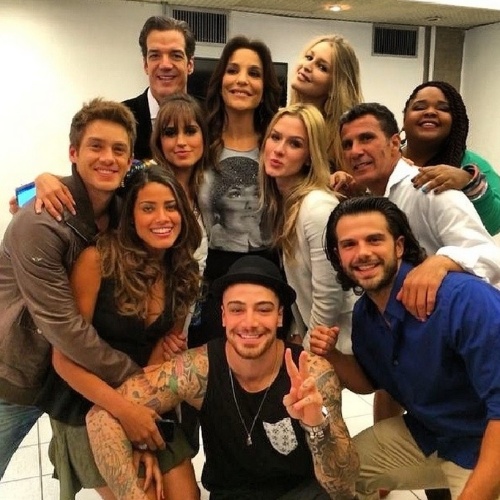22.mai.2014 - Ivete Sangalo visita os bastidores do "Saltibum", quadro do Caldeirão do Huck