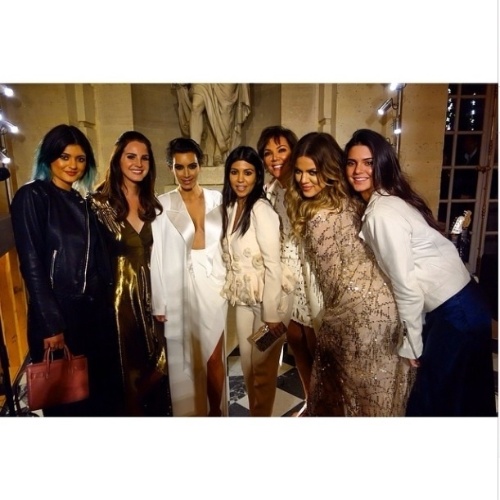 23.mai.2014 - Kim Kardashian reuniu familiares e amigos no Palácio de  Versailles, na França