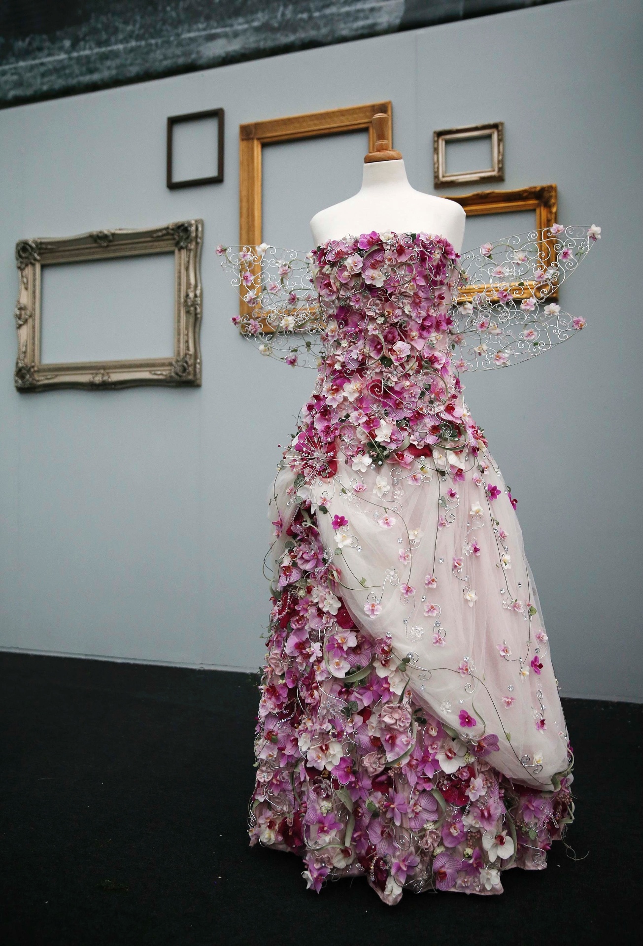 Criação da florista Charlotte Murrant premiada com a medalha de ouro na Chelsea Flower Show, organizada pela Royal Horticultural Society (RHS), em Londres, de 20 a 24 de maio de 2014. A primeira mostra de flores e paisagismo apresentada pela RHS data de 1862 - Reuters/Suzanne Plunkett