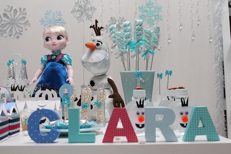 As donas dessa festa de aniversário se chamavam Maria Luiza, Maria Clara e Maria Julia. O primeiro nome das meninas foi representado em um painel. Já os segundos nomes enfeitaram a mesa do bolo - Tatiana F. Martins/Divulgação