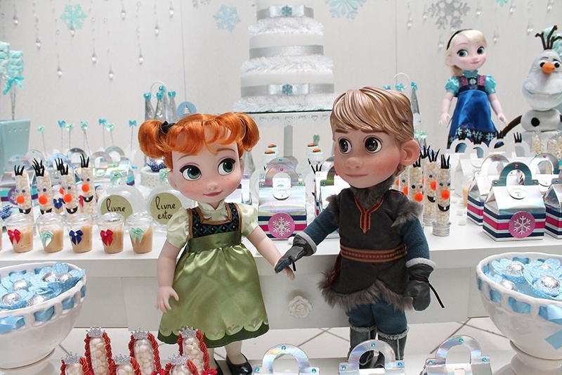 Vencedora do Oscar de animação de 2014, "Frozen - Uma Aventura Congelante" é uma febre entre as crianças, tanto que se tornou um dos temas mais requisitados para decoração de aniversários. Inspire-se a seguir em uma festa decorada pela Scrap Encanto (www.scrapencanto.com.br) - Tatiana F. Martins/Divulgação