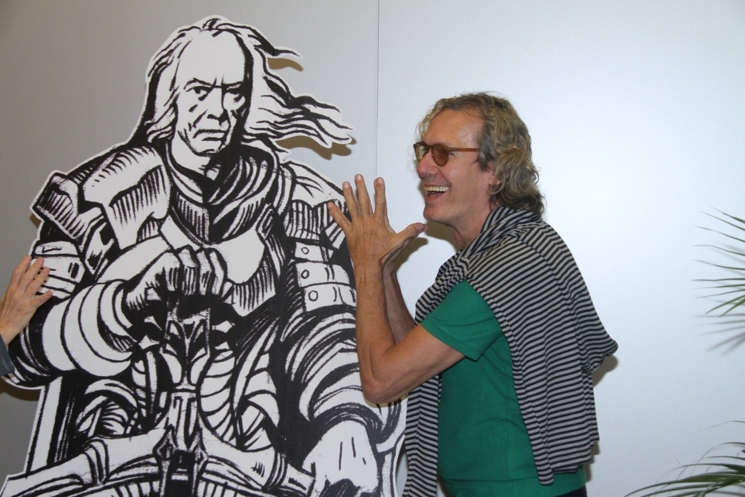 24.mai.2014 - O cantor Eduardo Dusek  chega para o show de Erasmo Carlos no Vivo Rio - AgNews