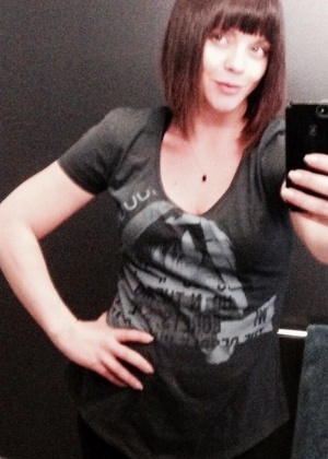 29.abr.2014 - CHristina Ricci publica selfie com cabelo curtinho. Na data, ela já estava grávida, mas nenhuma barriguinha a vista