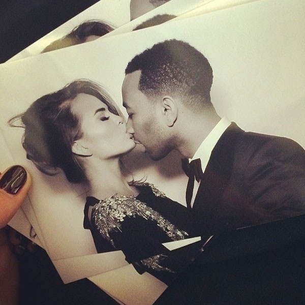 24.mai.2014 - Chrissy Teigen e o músico John Legend marcaram presença no casamento de Kim Kardashian e Kanye West em Florença, na Itália