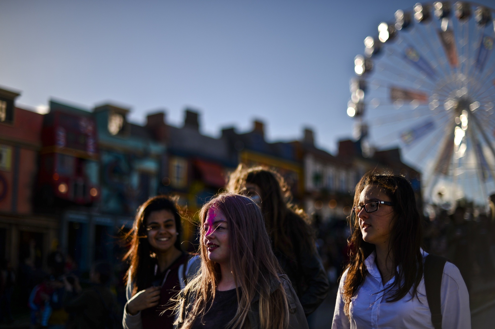25.mai.2014 - Assim como acontece na Cidade do Rock no Rio de Janeiro, a edição de Lisboa tem atrações extras, como roda gigante e street dance, no parque Bela Vista - AFP