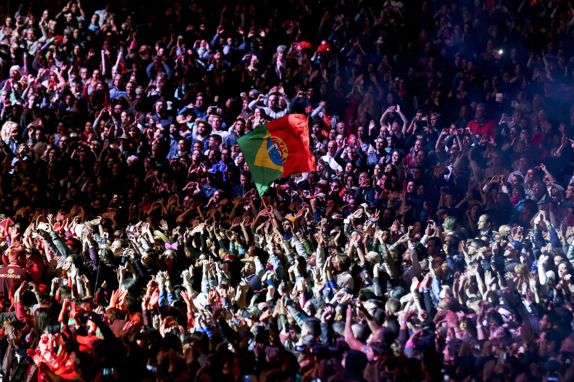 25.mai.2014 - Público da principal atração da noite, o inglês Robbie Williams - Efe