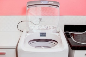 Lavadora suja estraga as roupas; veja como limpar o eletrodoméstico - Rodrigo Capote/UOL