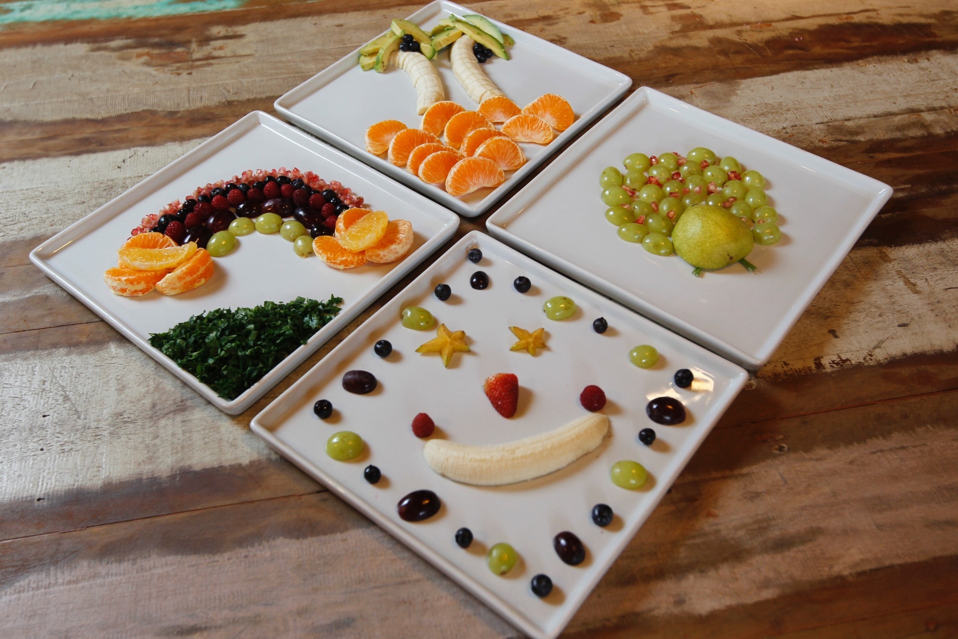 Se o seu filho se recusa a comer frutas, uma estratégia para convencê-lo pode ser apresentá-las de uma forma divertida, criando personagens e paisagens.Vinícius Oliveira, chef e professor da Gastrô Gourmet (www.gastrogourmet.com.br), espaço que oferece aulas de culinária para adultos e crianças em São Paulo, mostra a seguir algumas opções que podem ser feitas com a ajuda das crianças | Por Silvana Maria Rosso - Do UOL, em São Paulo - Reinaldo Canato/UOL