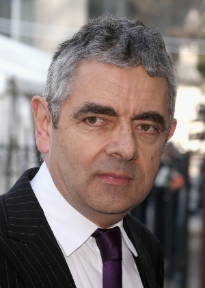 Rowan Atkinson, o Mr. Bean, ajudou a salvar um motorista que sofreu um acidente de carro na Itália