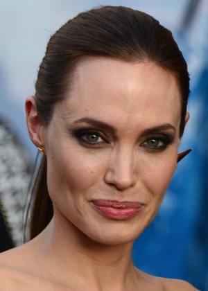 Angelina Jolie diz que estupros são "armas de guerra" 