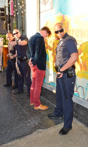 28.mai.2014 - O repórter ucraniano Vitalii Sediuk é detido pela polícia de Los Angeles logo depois de dar um soco no rosto de Brad Pitt durante a première de "Malévola", nos Estados Unidos