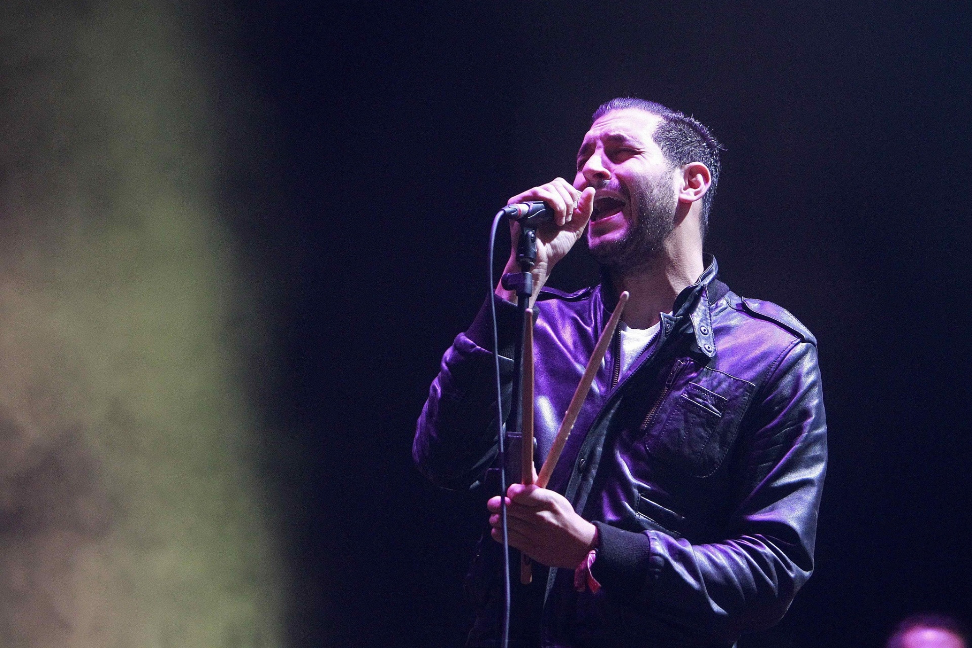 28.mai.2014 - O vocalista Nick Millhiser se apresenta com o grupo Holy Ghost! na abertura da 14ª edição do Primavera Sound, em Barcelona - Marta Pérez/EFE