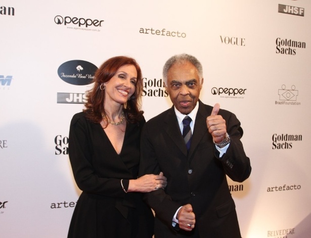 29.mai.2014 - Flora Gil e Gilberto Gil prestigiaram o baile de gala promovido pela ONG BrazilFoundation, em São Paulo