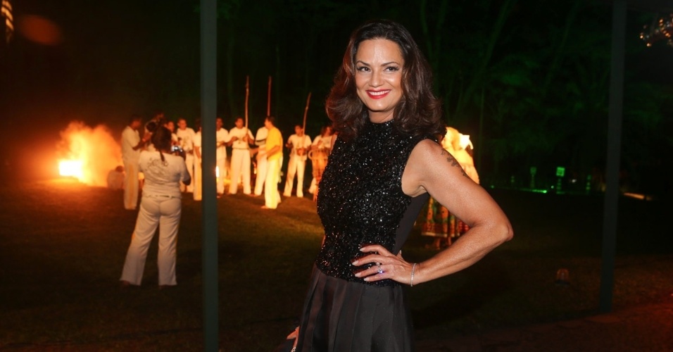29.mai.2014 - Luiza Brunet prestigiou o baile de gala promovido pela ONG BrazilFoundation, em São Paulo