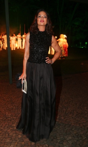 29.mai.2014 - Luiza Brunet prestigiou o baile de gala promovido pela ONG BrazilFoundation, em São Paulo