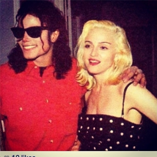 31.mai.2014 - Madonna posta foto antiga ao lado de Michael Jackson, que morreu em 2009, no Instagram, na madrugada deste sábado. "O Rei e a Rainha #icônico #gameofthrones #unapologeticbitch", escreveu ela na legenda