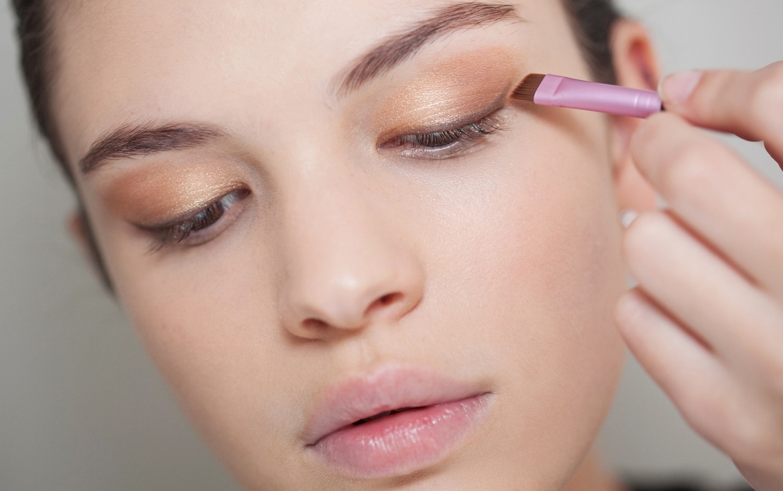 Maquiagem dourada - cílios - Patrícia Araújo/UOL