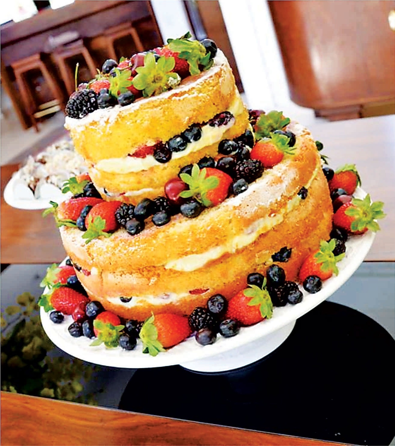 Bolo de baunilha com recheio de frutas vermelhas. R$ 90 o quilo. Da Confeitaria Artística Carolina Stenico (www.carolinastenico.com.br). Preço pesquisado em junho de 2014 e sujeito a alterações - Divulgação