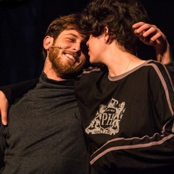 Emerson Espíndola e Tacy de Campos em cena do espetáculo "Cássia Eller - O Musical", em cartaz no Centro Cultural Banco do Brasil do Rio de Janeiro até o dia 20 de julho - Divulgação/Facebook/CCBB Rio