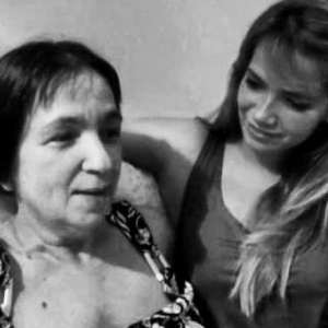 Ex-BBB Fani Pacheco com a mãe Adele Mara, que morreu nesta quinta (5) em Nilópolis (RJ)