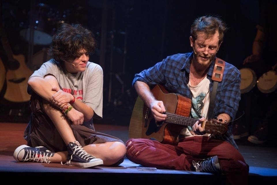 Tacy de Campos e Emerson Espíndola interpretam Cássia Eller e Nando Reis no espetáculo "Cássia Eller - O Musical", em cartaz no Centro Cultural Banco do Brasil do Rio de Janeiro até o dia 20 de julho - Divulgação/Facebook/CCBB Rio