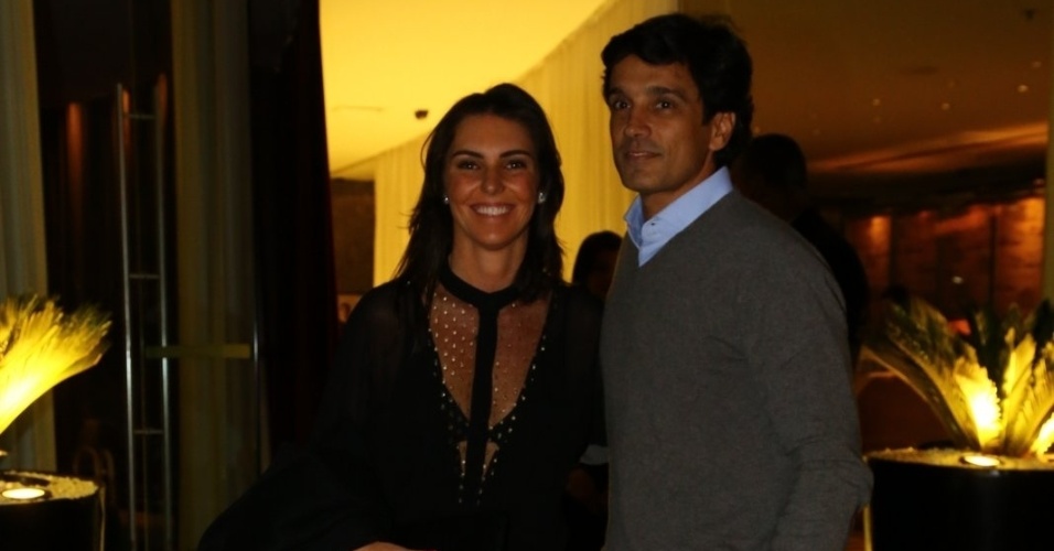 3.jun.2014 - Glenda Kozlowski leva o marido, Luís Tepedino, à festa da Chanel no Hotel Fasano em Ipanema, na zona sul do Rio de Janeiro